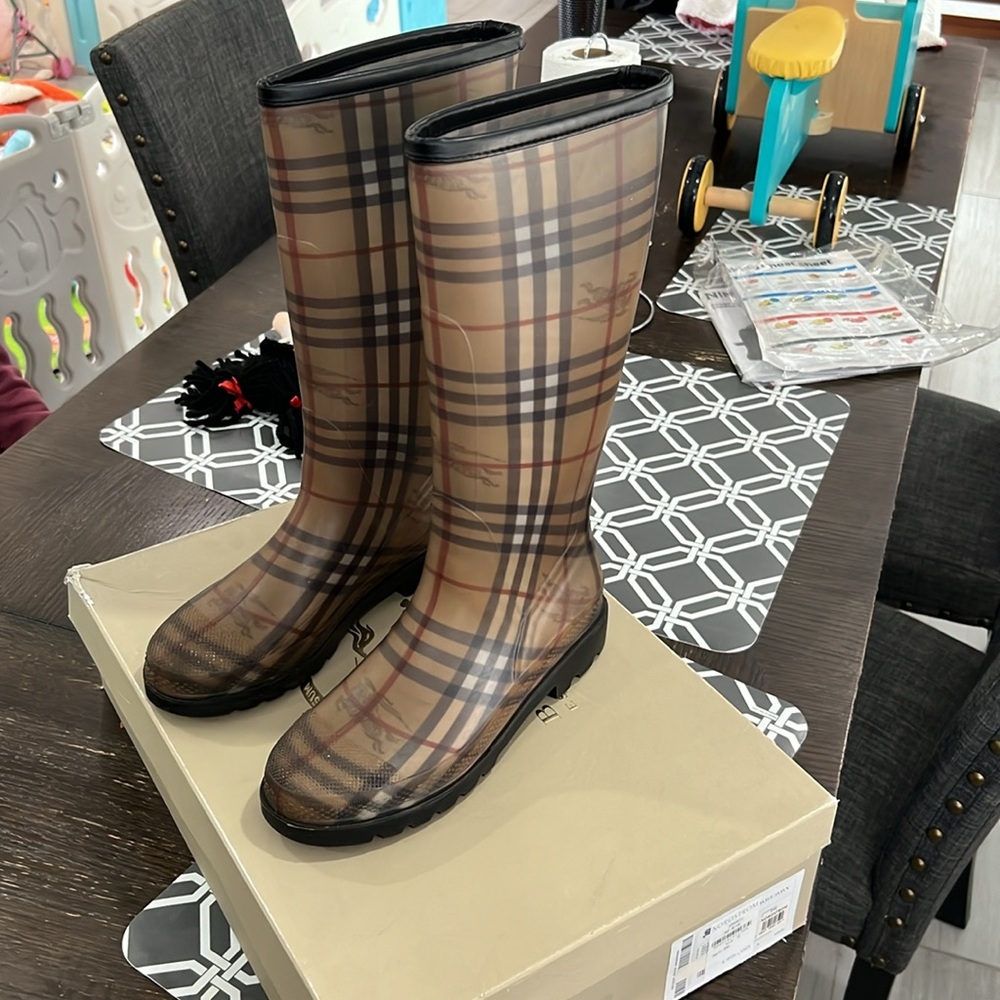 Burberry water boots